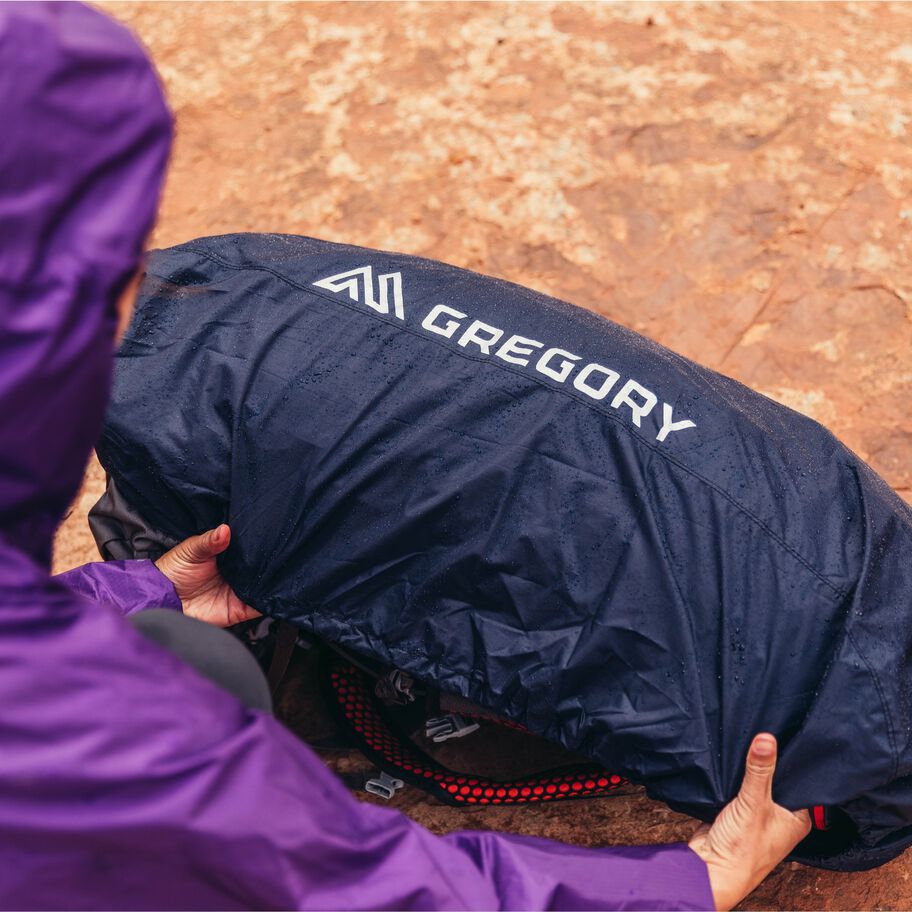 Raincover 30L in the color Beaming Red. image number 3